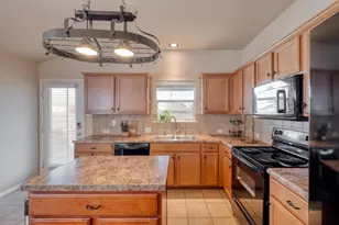 303 Baldwin St, Hutto, TX 78634 - Photo 4