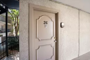 910 Duncan Ln, Austin, TX 78705 - Photo 2