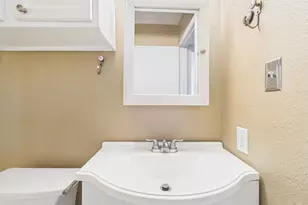 910 Duncan Ln, Austin, TX 78705 - Photo 24