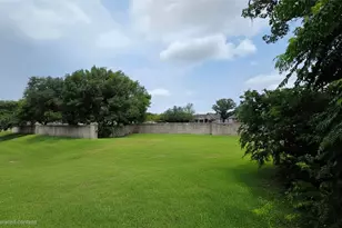 530 W 22nd St, Georgetown, TX 78626 - Photo 1