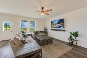 1915 T H Johnson Dr, Taylor, TX 76574 - Photo 4