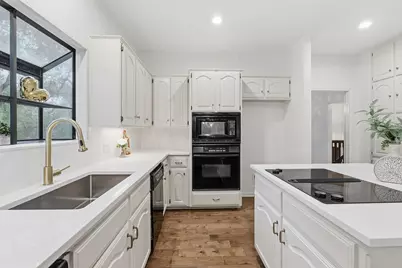 102 Laura Lane, Austin, TX 78746 - Photo 14