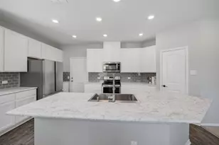 214 Saranac Dr, Elgin, TX 78621 - Photo 10