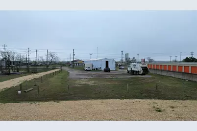 1415 S Commerce Street, Lockhart, TX 78644 - Photo 6