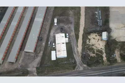 1415 S Commerce Street, Lockhart, TX 78644 - Photo 2