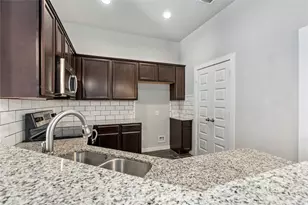 334 Creekside Curve Curve, New Braunfels, TX 78130 - Photo 8