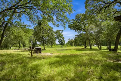 7221 W Old Lockhart Road, Muldoon, TX 78949 - Photo 16