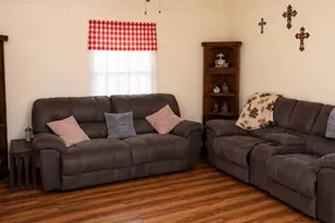 810 N 6th St, Temple, TX 76501 - Photo 4