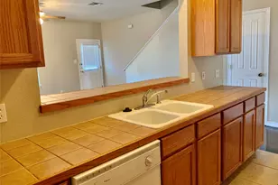200 Sandstone Dr, Jarrell, TX 76537 - Photo 8