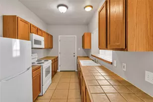 200 Sandstone Dr, Jarrell, TX 76537 - Photo 8