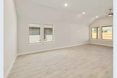 107 Malibu, Hutto, TX 78634 - Photo 12