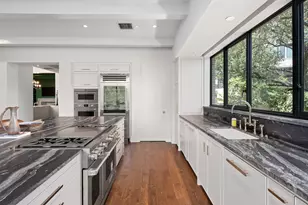 4500 River Wood Ct, Austin, TX 78731 - Photo 14