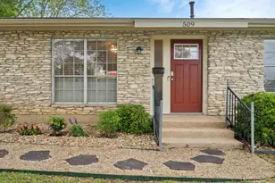 509 E 17th St, Georgetown, TX 78626 - Photo 2