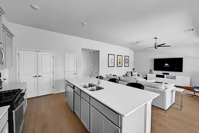 8300 Turnberry Lane, Austin, TX 78744 - Photo 8