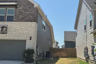 116 Lyrebird Ln, Hutto, TX 78634 - Photo 2