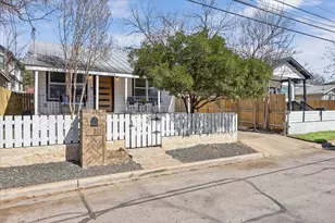 2306 Santa Maria St, Austin, TX 78702 - Photo 2