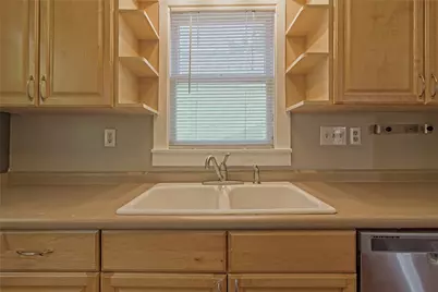 206 E 6th Street, Georgetown, TX 78626 - Photo 14