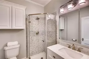 906 E 38 1/2 St, Austin, TX 78751 - Photo 20