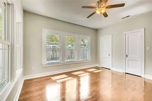 906 E 38 1/2 St, Austin, TX 78751 - Photo 16