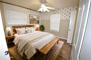 608 Wilkes St, Smithville, TX 78957 - Photo 10