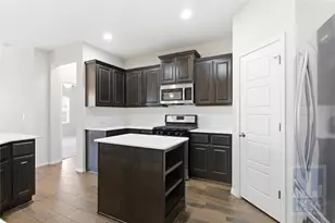 7800 Vista Mejor Dr, Austin, TX 78744 - Photo 4