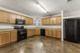 2405 E 9th St, Austin, TX 78702 - Photo 12