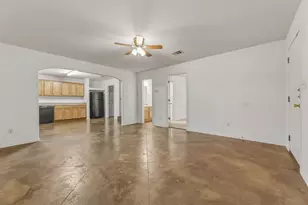 2405 E 9th St, Austin, TX 78702 - Photo 4