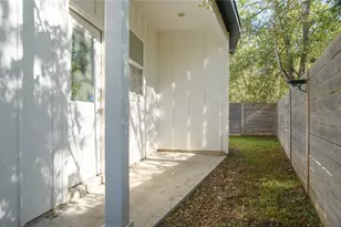 6325 Ponca St, Austin, TX 78741 - Photo 4