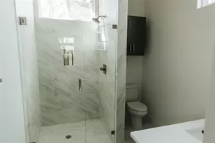 1128 Walton Ln, Austin, TX 78721 - Photo 10