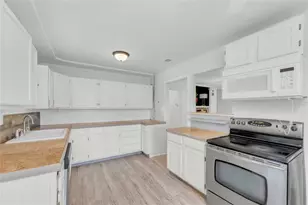 20235 Engelmann Ln, Manor, TX 78653 - Photo 10