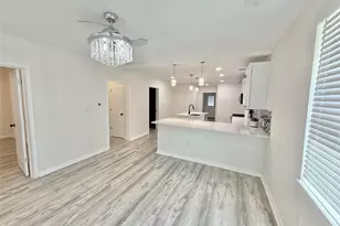 1401 W 7th St, Taylor, TX 76574 - Photo 8