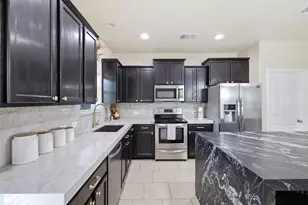 1617 Sunflower St, Lockhart, TX 78644 - Photo 6