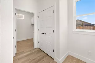 802 S Creek St, Fredericksburg, TX 78624 - Photo 16