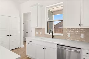 802 S Creek St, Fredericksburg, TX 78624 - Photo 10