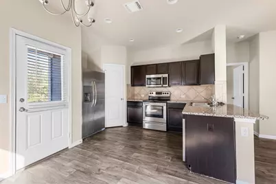 910 Comal Run, Hutto, TX 78634 - Photo 6