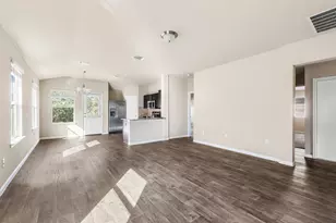 910 Comal Run, Hutto, TX 78634 - Photo 4