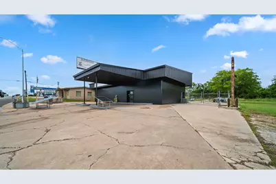 759 W Austin Street, Giddings, TX 78942 - Photo 2