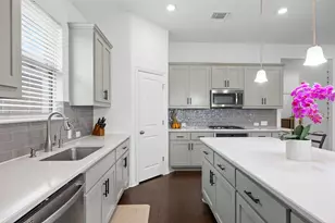 303 Eagle Ford Dr, Kyle, TX 78640 - Photo 4