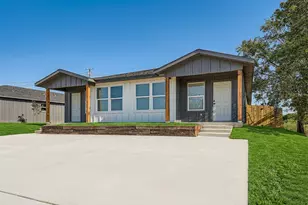 113 Fisher St, Elgin, TX 78621 - Photo 2