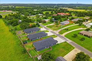 113 Fisher St, Elgin, TX 78621 - Photo 4