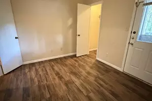 139 Elm Dr, Lockhart, TX 78644 - Photo 2