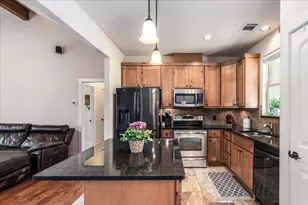 1058 Daviot Dr, Spicewood, TX 78669 - Photo 10