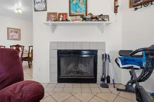 911 Crockett St, Lockhart, TX 78644 - Photo 6
