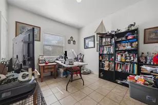 911 Crockett St, Lockhart, TX 78644 - Photo 24
