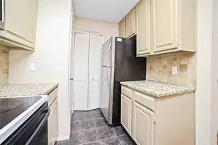 806 W 24th Street W, Austin, TX 78705 - Photo 6