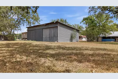 1602 Water Street, Gonzales, TX 78629 - Photo 16