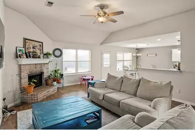 512 Mockingbird Lane, Lockhart, TX 78644 - Photo 4