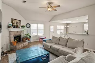 512 Mockingbird Ln, Lockhart, TX 78644 - Photo 4