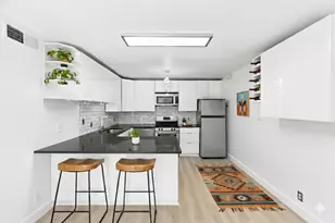 1304 Summit St, Austin, TX 78741 - Photo 4