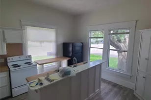 615 E Washington St, Giddings, TX 78942 - Photo 18